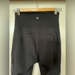 VGUC Lululemon Legging Black with Mesh cutout Size 6